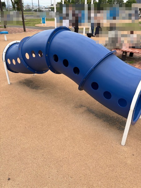 相模原スポーツ・レクリエーションパークの乳幼児用遊具
青色のトンネル